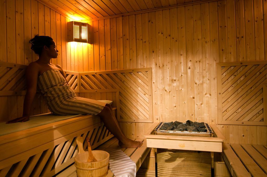 Tigmiza Boutique Hotel & Spa Ouled Jelal Zewnętrze zdjęcie A woman in a sauna